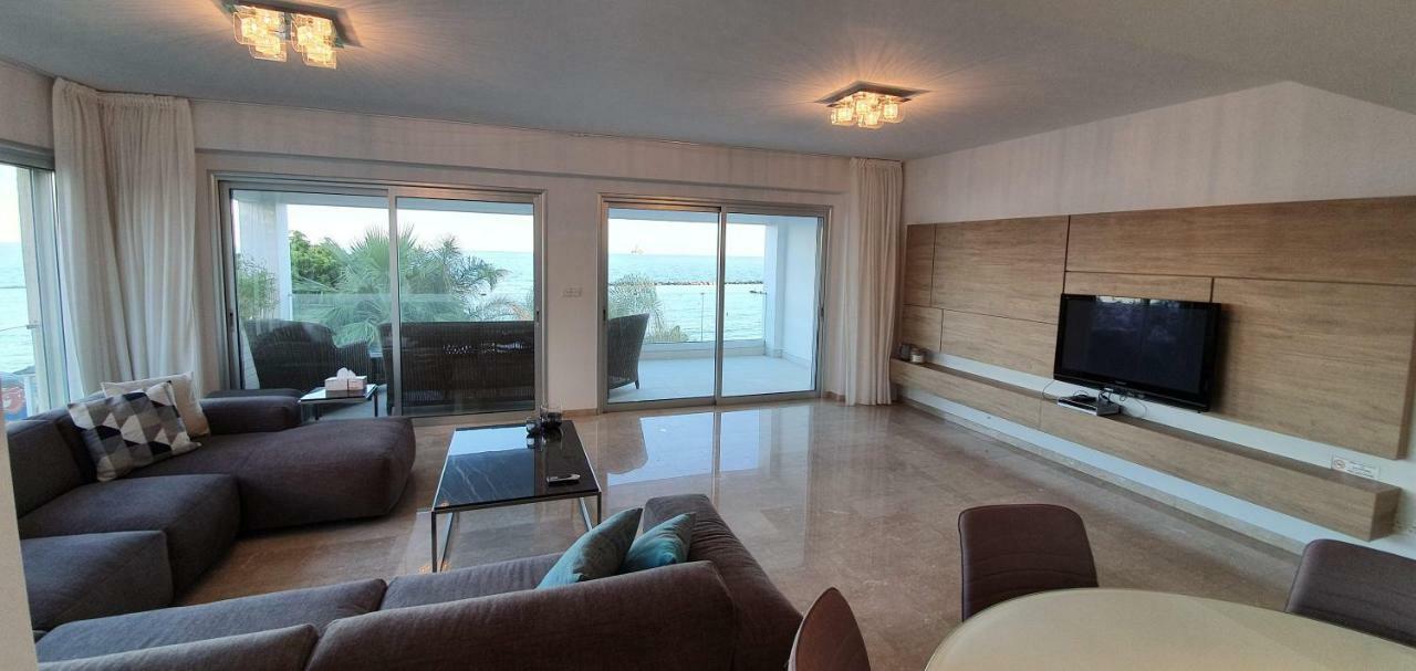 Appartement Pegasus Beach Front à Limassol Extérieur photo