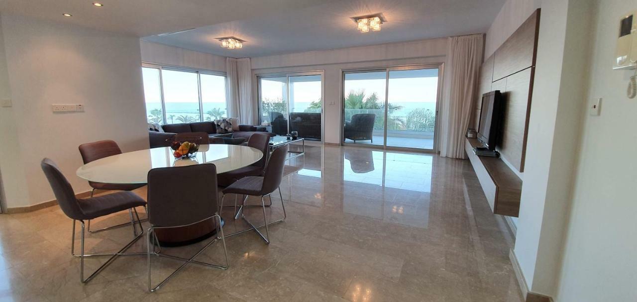 Appartement Pegasus Beach Front à Limassol Extérieur photo
